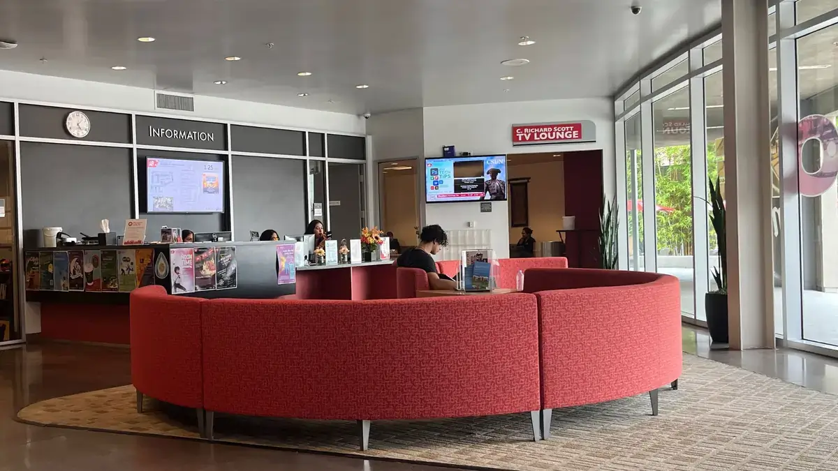 California State University, Northridge digital signage screens from Reach Media Network featured in student center lounge.